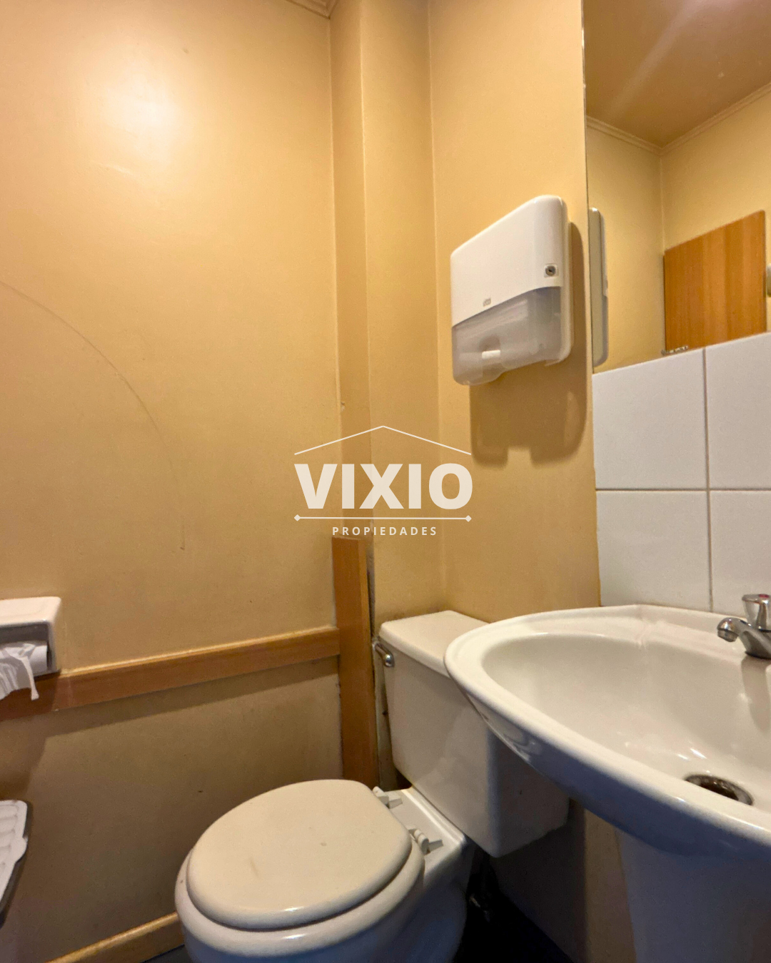 Oficina En Arriendo Maipu Pajaritos con estacionamiento