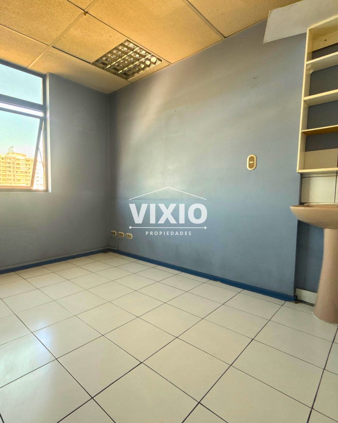 Oficina En Arriendo Maipu Pajaritos con estacionamiento