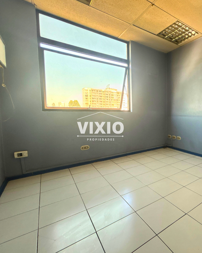 Oficina En Arriendo Maipu Pajaritos con estacionamiento