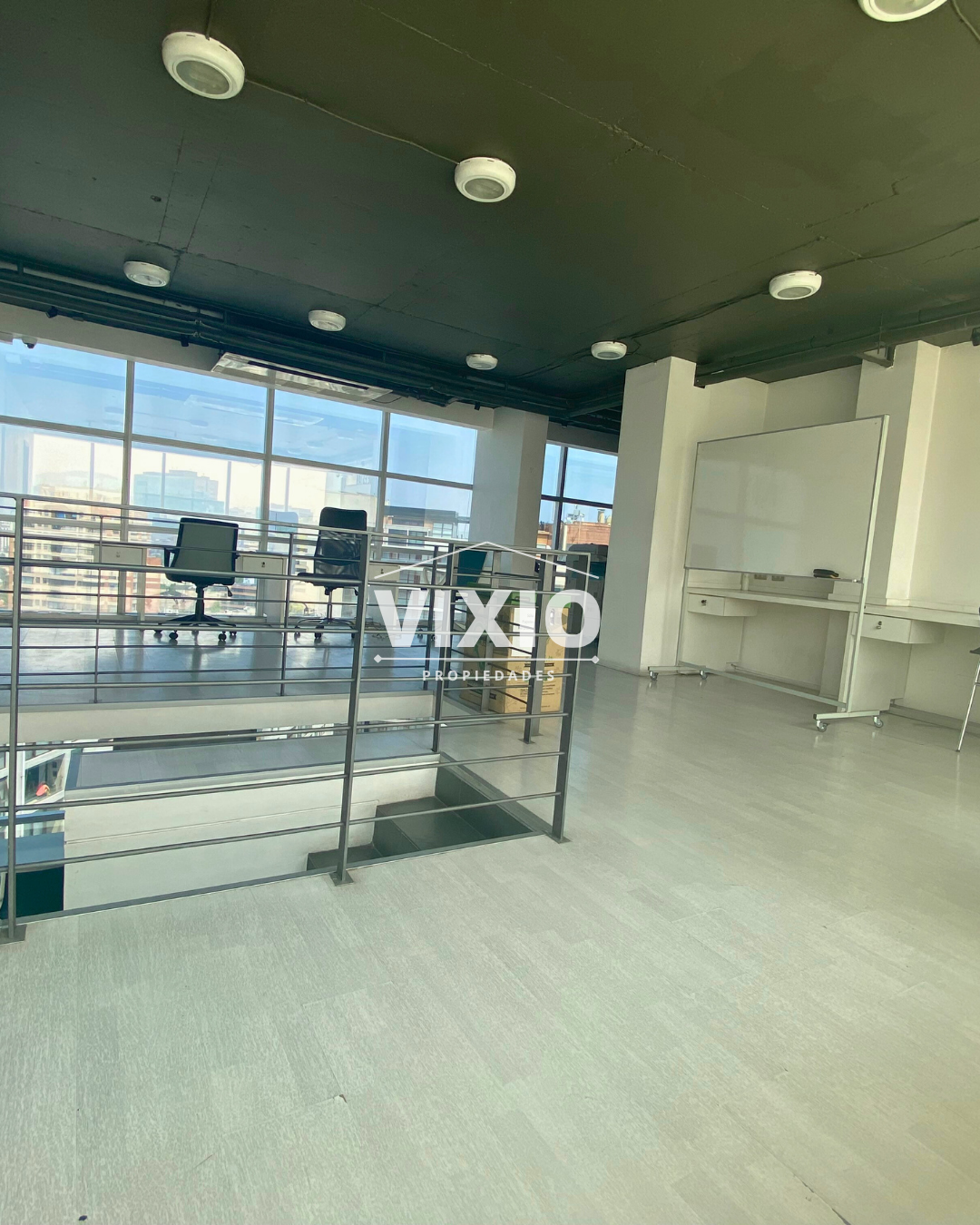 Arriendo Oficina Duplex Con Gran Terraza 5 Privados Y Planta Abierta