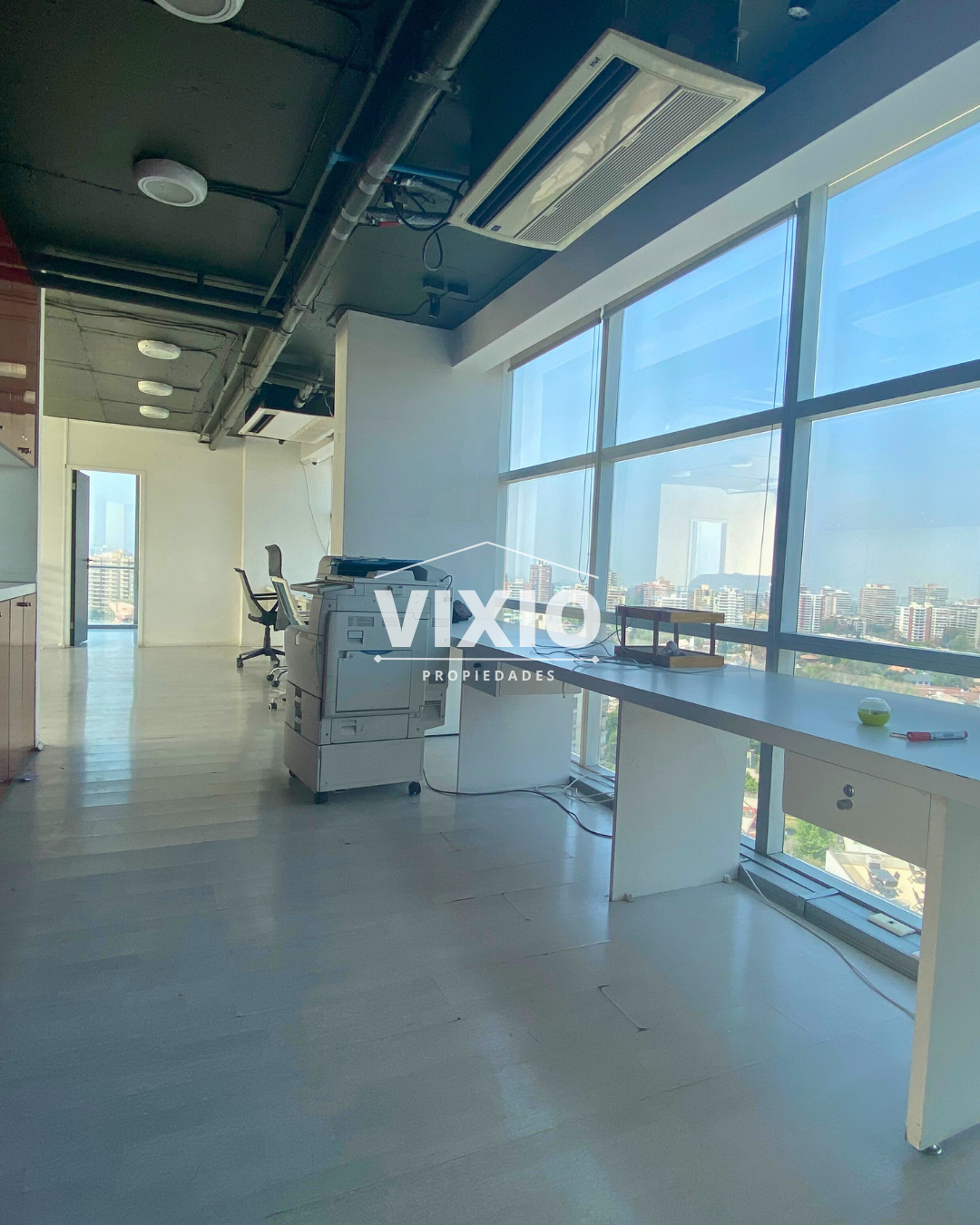 Arriendo Oficina Duplex Con Gran Terraza 5 Privados Y Planta Abierta