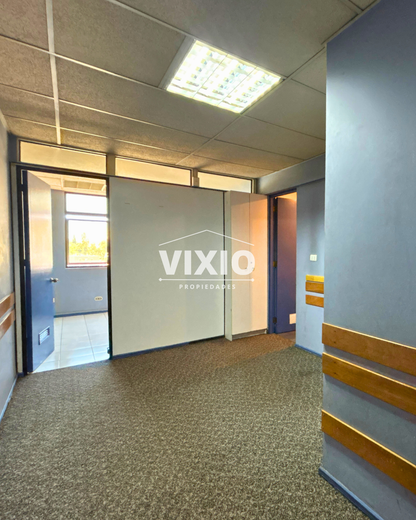 Oficina En Arriendo Maipu Pajaritos con estacionamiento