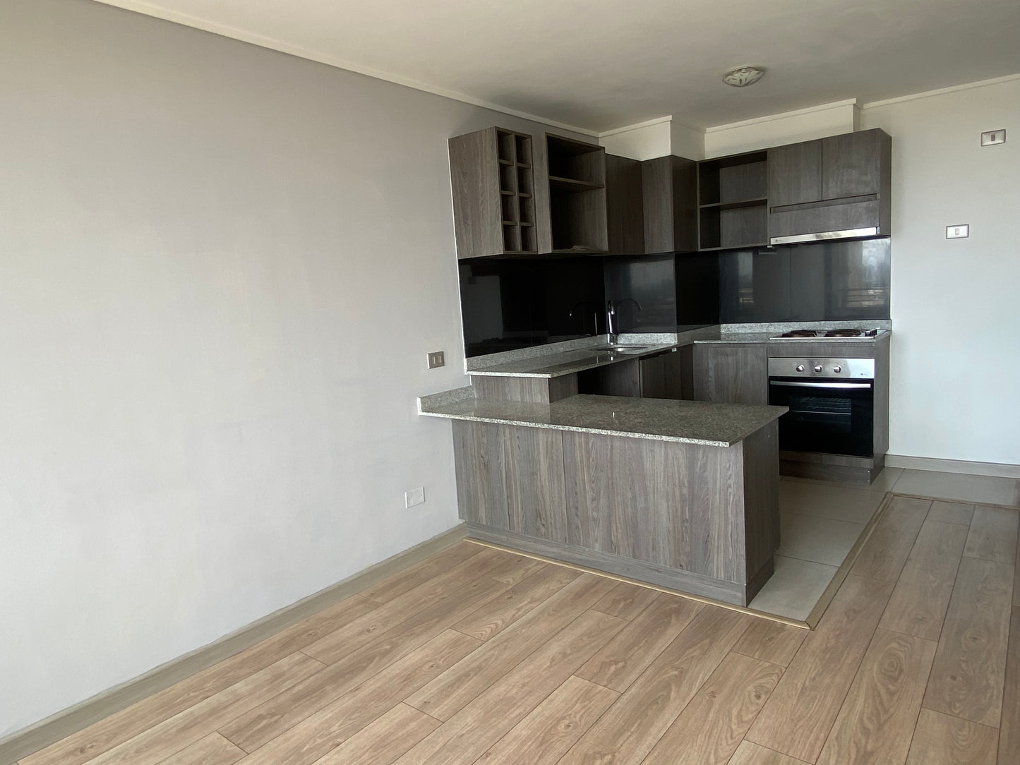 Arriendo San Joaquin Macul 2 Dormitorios Y Estacionamiento