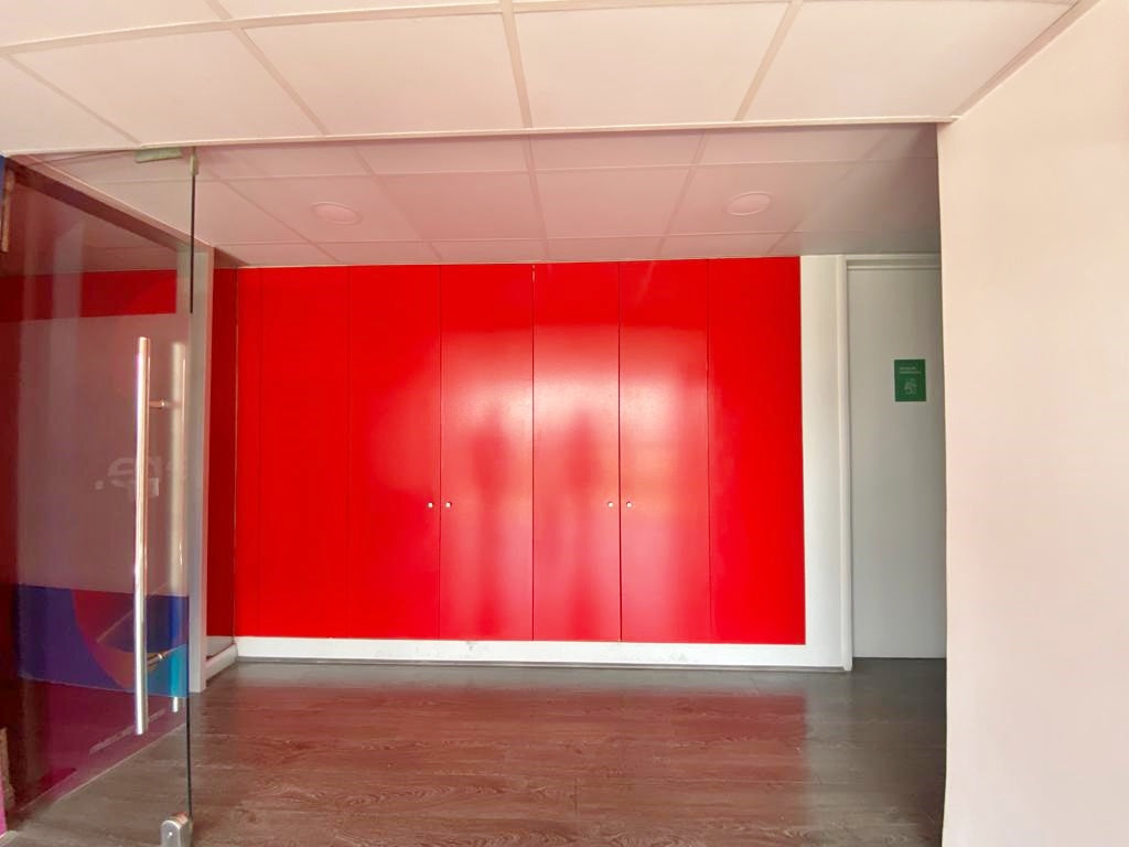 OFICINA PLANTA COMPLETA METRO MANUEL MONTT PROVIDENCIA
